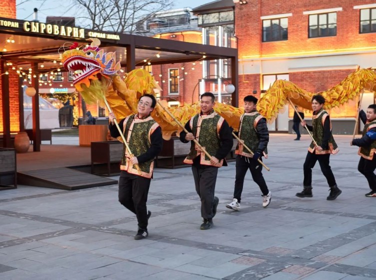 “三站广场· depot”美食广场