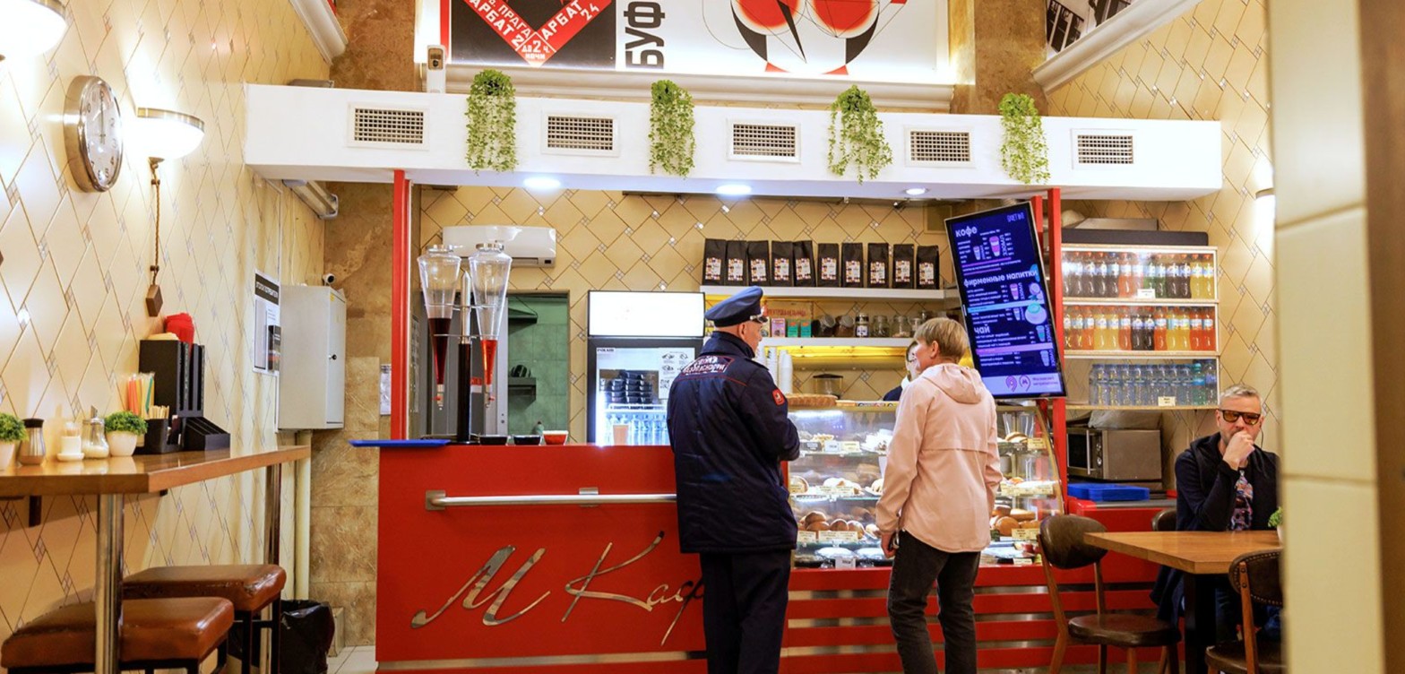 苏联风格的地铁自助餐厅：地下咖啡馆