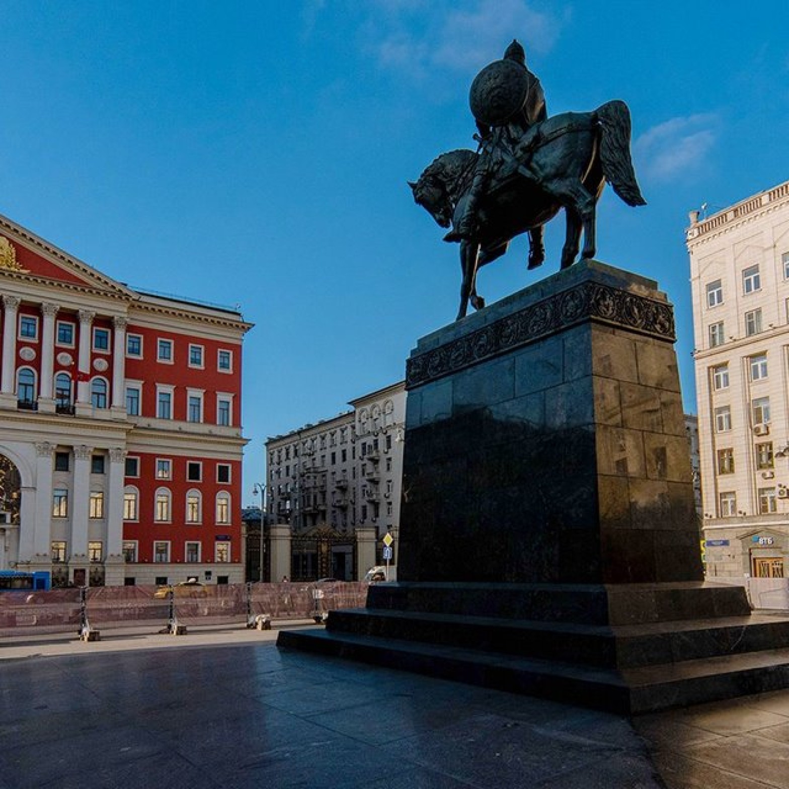 尤里·多尔戈鲁基纪念碑 - 13