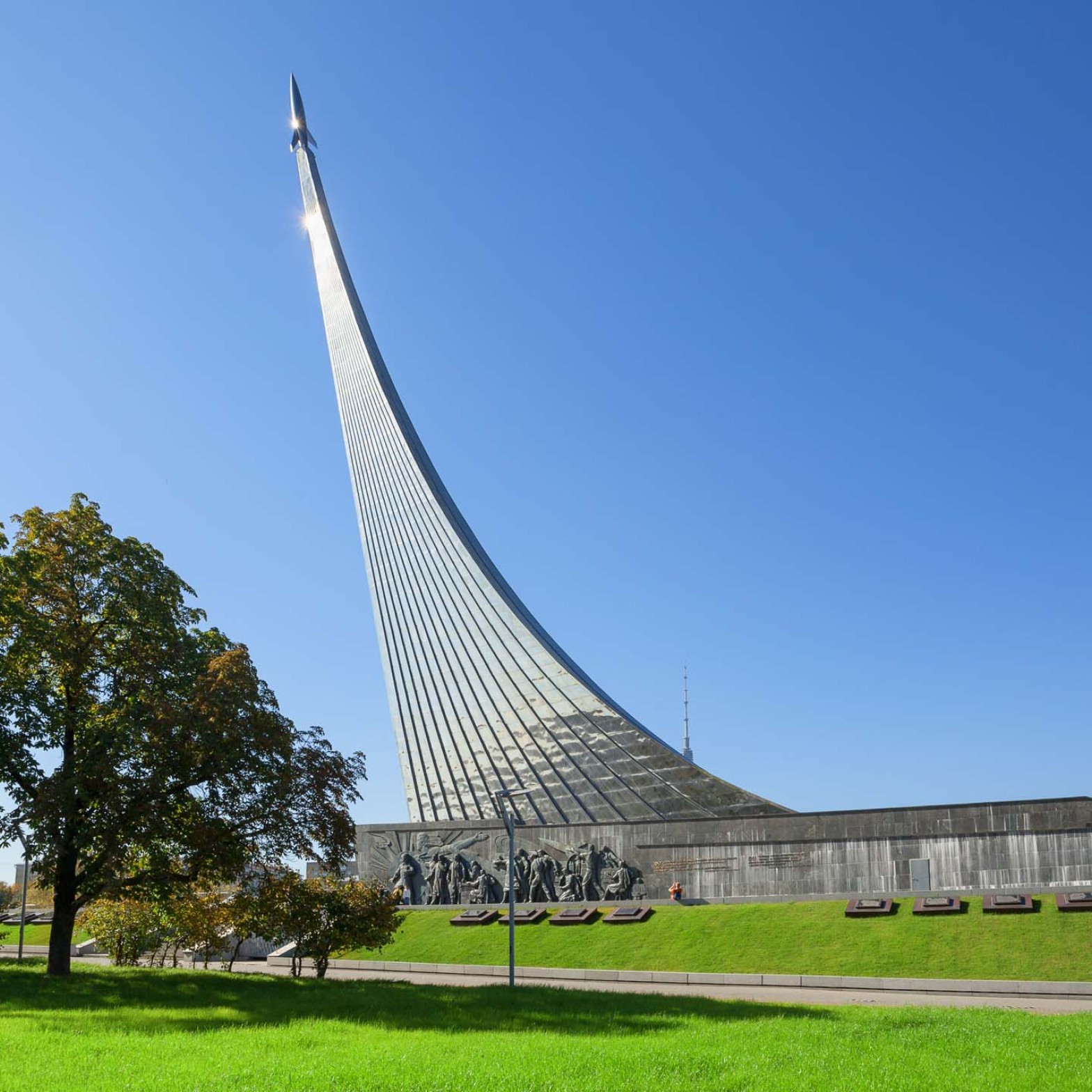 宇宙征服者”纪念碑 - 1