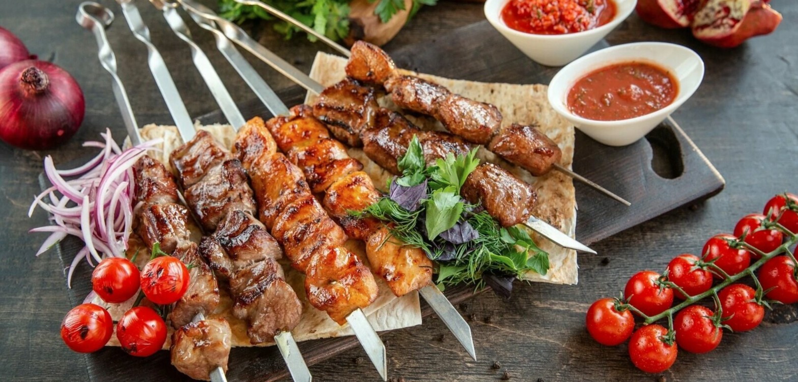 俄罗斯的烤肉传统：节日期间的美食指南