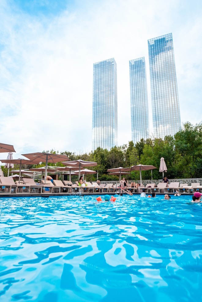 夏日在水边：莫斯科户外游泳池 - 4