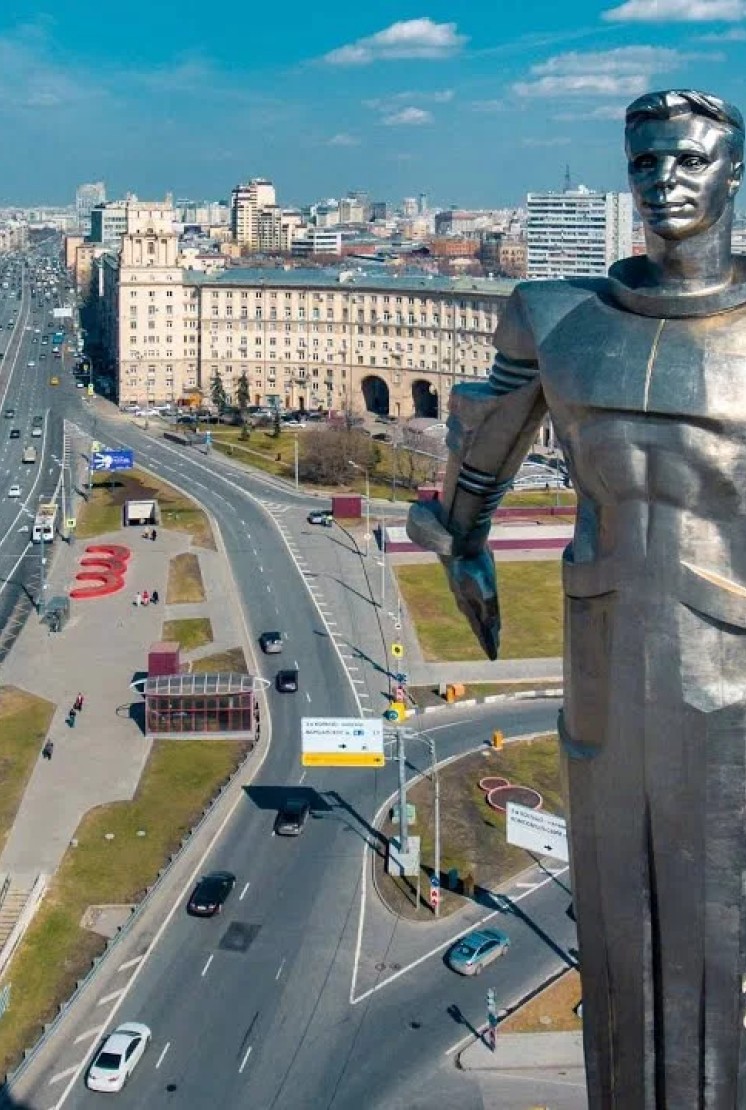 尤里·加加林纪念碑 - 10