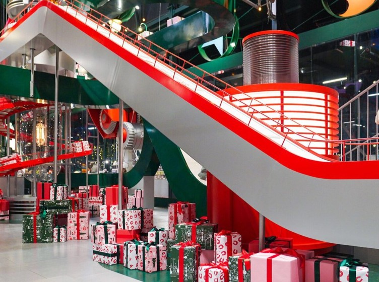 河滩广场艺术展馆“礼品工厂”