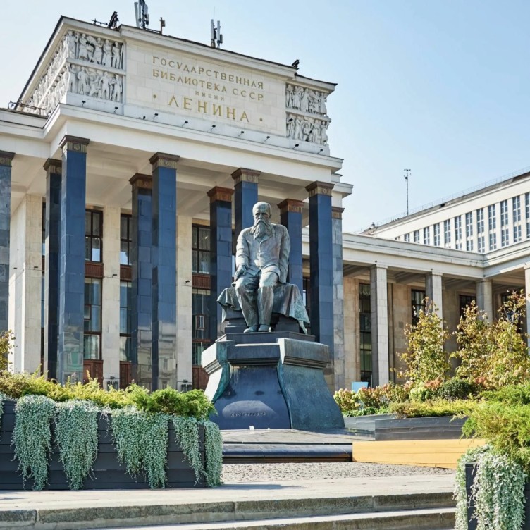 追随伟大女性足迹：莫斯科欢庆三八妇女节