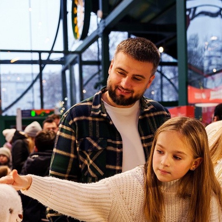 在艺术馆"礼品工厂"过中国新年