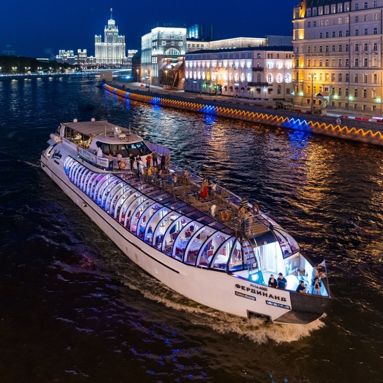 莫斯科河上的河面游览：新线路和夜间巡游