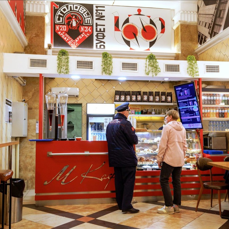 苏联风格的地铁自助餐厅：地下咖啡馆